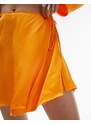 Topshop - Minigonna a portafoglio in raso arancione con bordi grezzi in coordinato