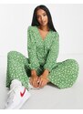Glamorous Petite - Tuta jumpsuit verde con stampa di margherite con scollo a V e bottoni sul davanti