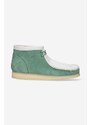 Clarks Originals Clarks scarpe in camoscio Wallabee Boot uomo colore verde 26165078