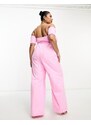The Frolic Plus - Tuta jumpsuit con fondo ampio rosa arricciata con spalle scoperte
