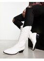ASOS DESIGN - Stivali stile cowboy bianchi in pelle sintetica con suola a contrasto e tacco cubano-Neutro