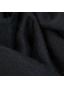 Uma pashmina nera in lana e cashmere