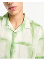 Guess Originals - Camicia a maniche corte verde salvia multicolore