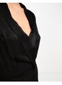 Vero Moda Tall - Tuta jumpsuit nera accollata a maniche corte-Nero