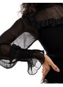 New Look - Top in maglia e chiffon nero con polsini elasticizzati