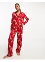 Chelsea Peers - Pigiama con top a maniche lunghe e pantaloni in raso rosso con stampa di giraffe