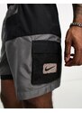 Nike Swimming - Explore Volley - Pantaloncini da bagno multitasche neri da 7"-Black