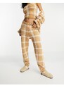 ASOS DESIGN - Mix & Match - Pantaloni da casa stile calze soffici a quadri cammello-Neutro