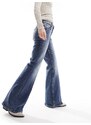 Mango - Jeans a zampa blu con parte anteriore slavata