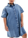 ASOS Curve ASOS DESIGN Curve - Vestito camicia di jeans a maniche corte lavaggio blu medio
