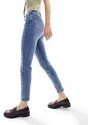 Stradivarius Tall - Mom jeans slim elasticizzati lavaggio medio-Blu