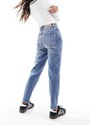 Stradivarius Petite - Mom jeans slim elasticizzati lavaggio medio-Blu