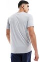 Nike Training - T-shirt grigia con stampa grafica mimetica-Grigio