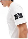 Calvin Klein Jeans - T-shirt vestibilità classica bianca con stemma-Bianco