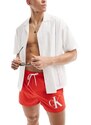 Calvin Klein - Pantaloncini da bagno corti rossi con monogramma e coulisse-Rosso