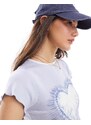 Miss Selfridge - T-shirt mini blu pallido con stampa di cuore