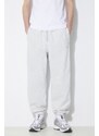 New Balance pantaloni da jogging in cotone colore grigio con applicazione