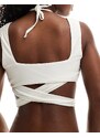 ASOS DESIGN - Top bikini taglio corto avvolgente color avorio allacciato sul davanti-Bianco