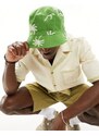 ASOS DESIGN - Cappello da pescatore double-face con stampa di foglie color écru-Bianco