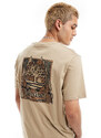 Timberland - T-shirt oversize beige con logo mimetico sul retro - In esclusiva per ASOS-Neutro