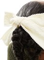 True Decadence - Fiocco per capelli crema con finiture in perline-Bianco