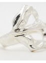 ASOS DESIGN - Anello con design fuso avvolgente in metallo color argento