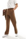 ASOS DESIGN - Pantaloni da abito marroni a quadri a fondo ampio con taglio sbieco-Marrone